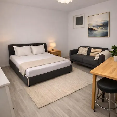 Elegant 2room In Balcony Kitchen