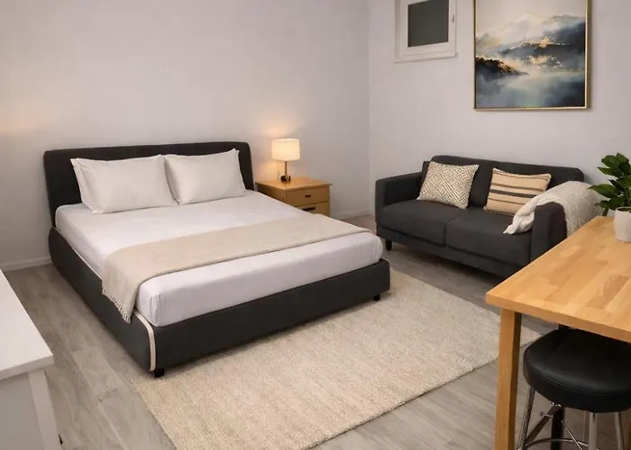 Elegant 2room In Balcony Kitchen